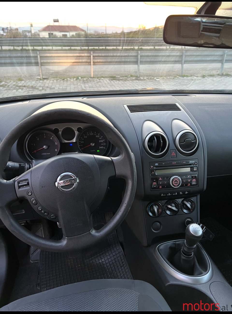 2010' Nissan photo #7