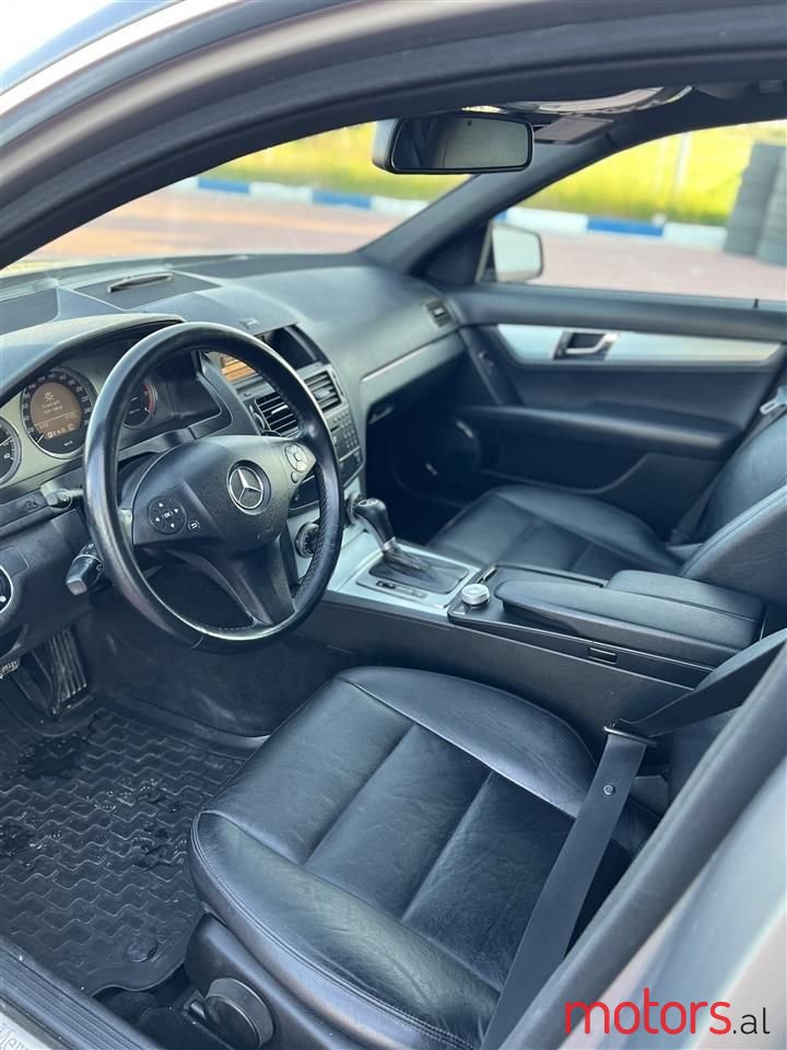 2009' Mercedes-Benz 220 photo #2