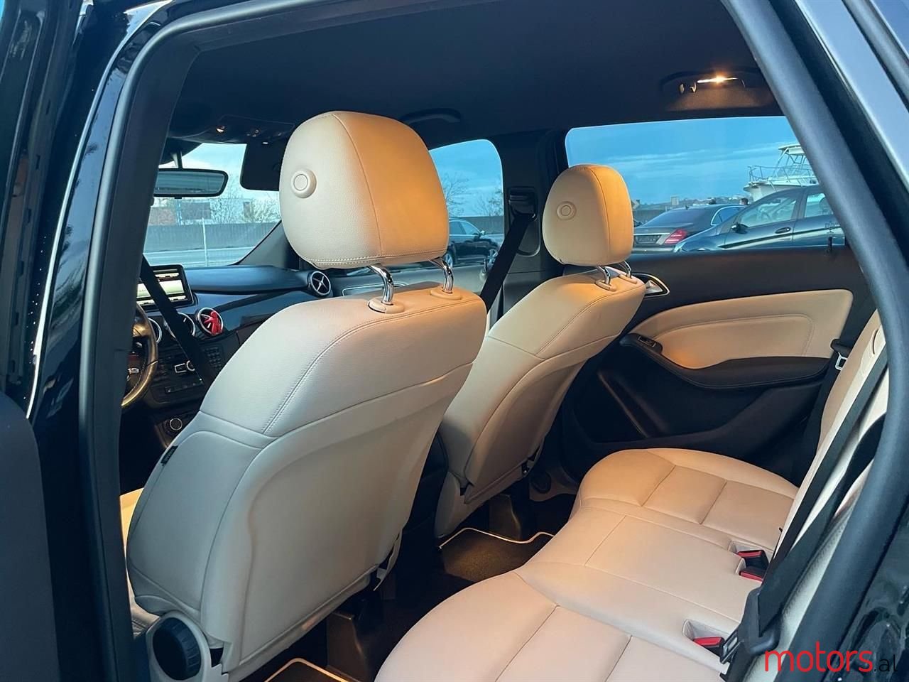 2013' Mercedes-Benz B 250 photo #5