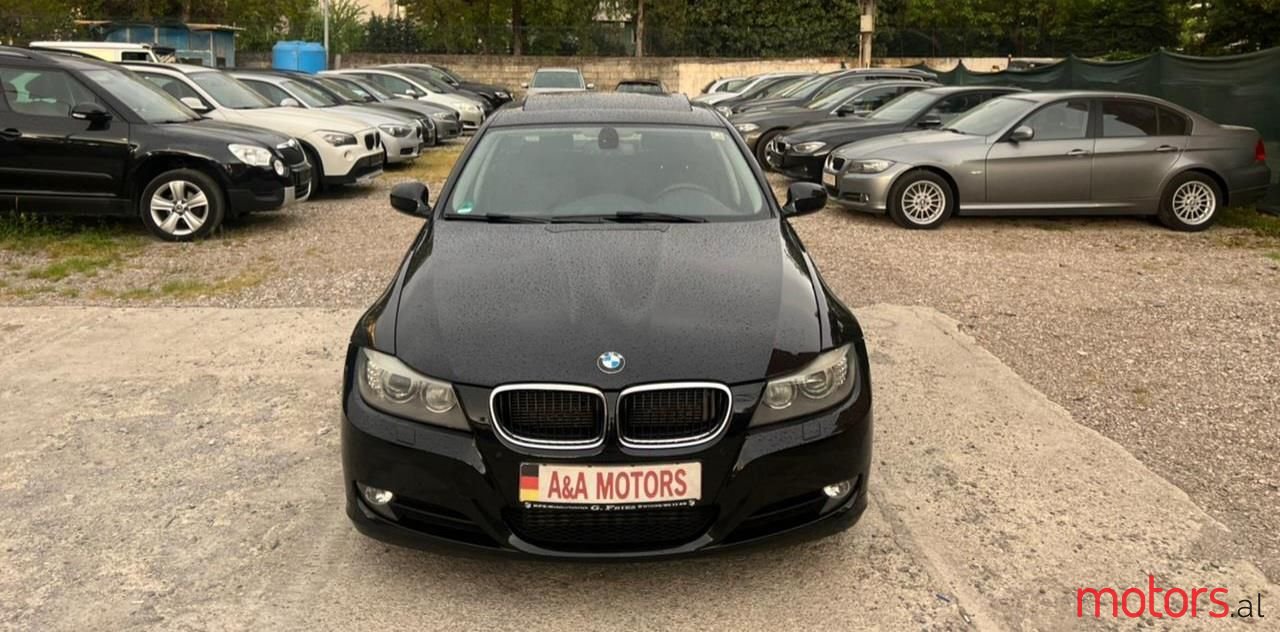 2011' BMW 318 photo #4