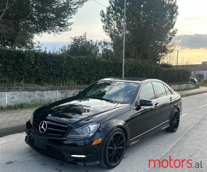 2012' Mercedes-Benz C 300 photo #2