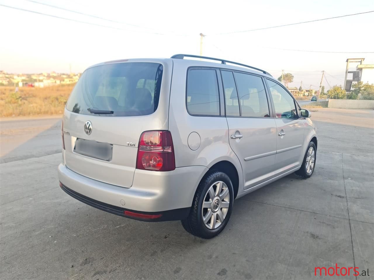2007' Volkswagen Touran photo #1