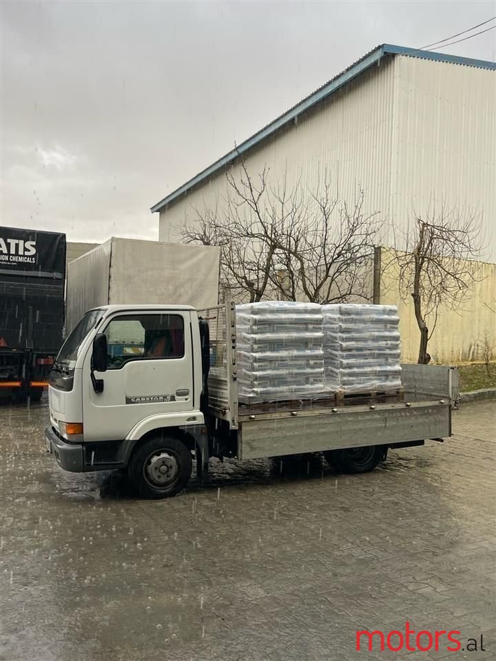 2001' Nissan Cabstar photo #2