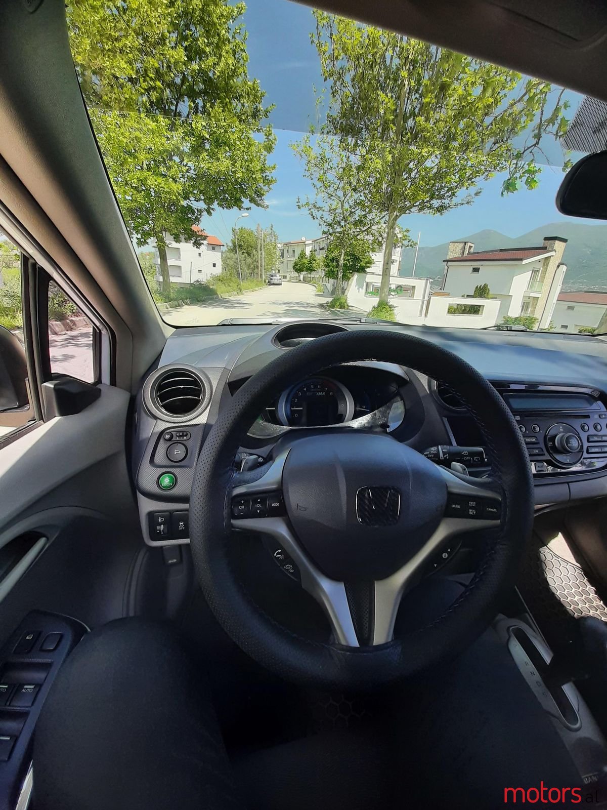 2010' Honda Insight photo #3