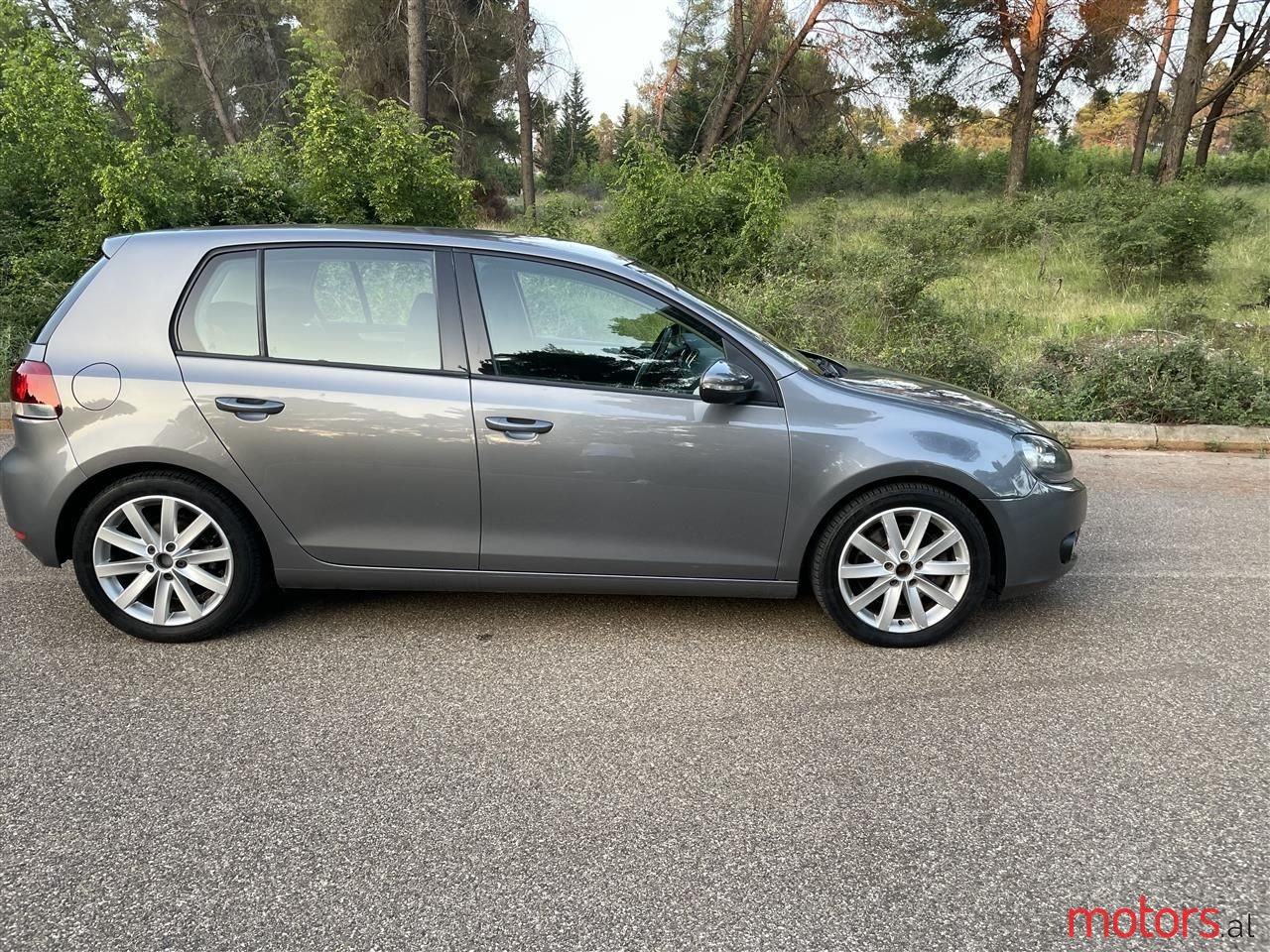 2009' Volkswagen Golf photo #5