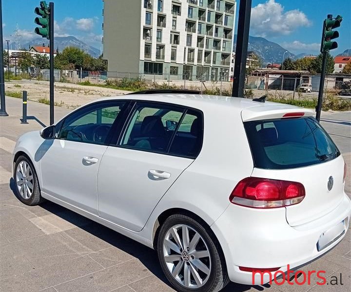 2011' Volkswagen Golf photo #3