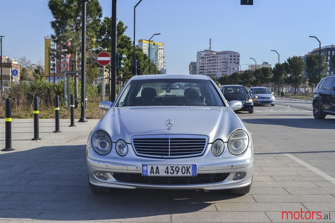 2004' Mercedes-Benz E 220 photo #1