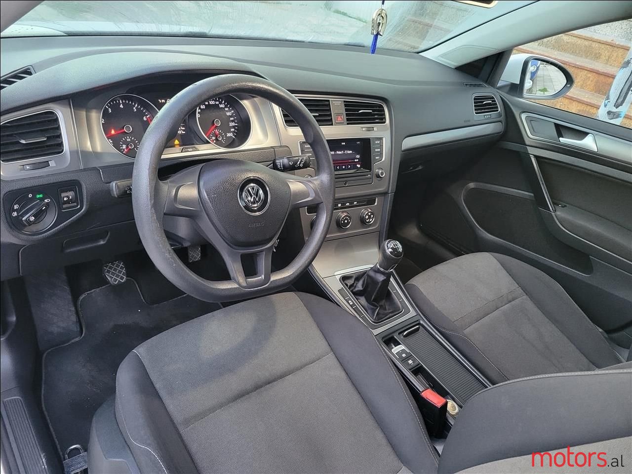 2015' Volkswagen Golf photo #2