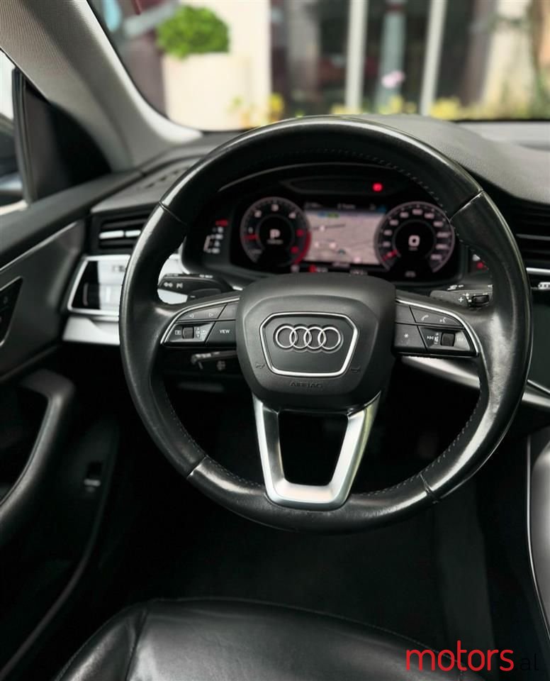 2019' Audi Q8 photo #4