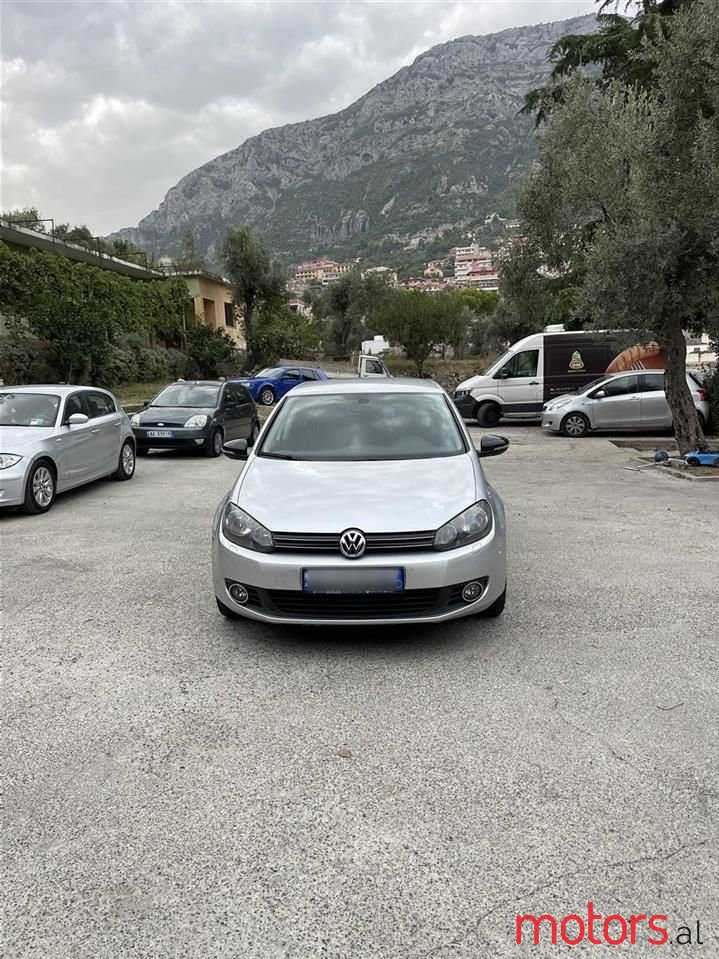 2011' Volkswagen Golf photo #3