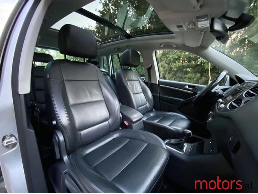 2012' Volkswagen Tiguan photo #6
