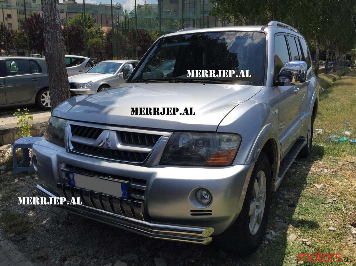 2005' Mitsubishi Pajero photo #1