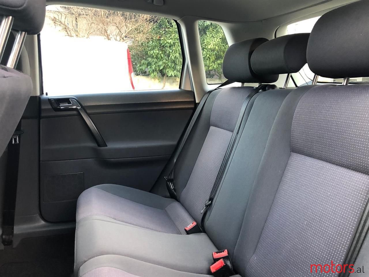 2005' Volkswagen Polo photo #4