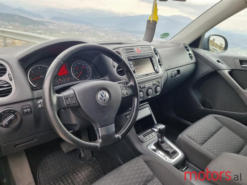 2009' Volkswagen Tiguan photo #5