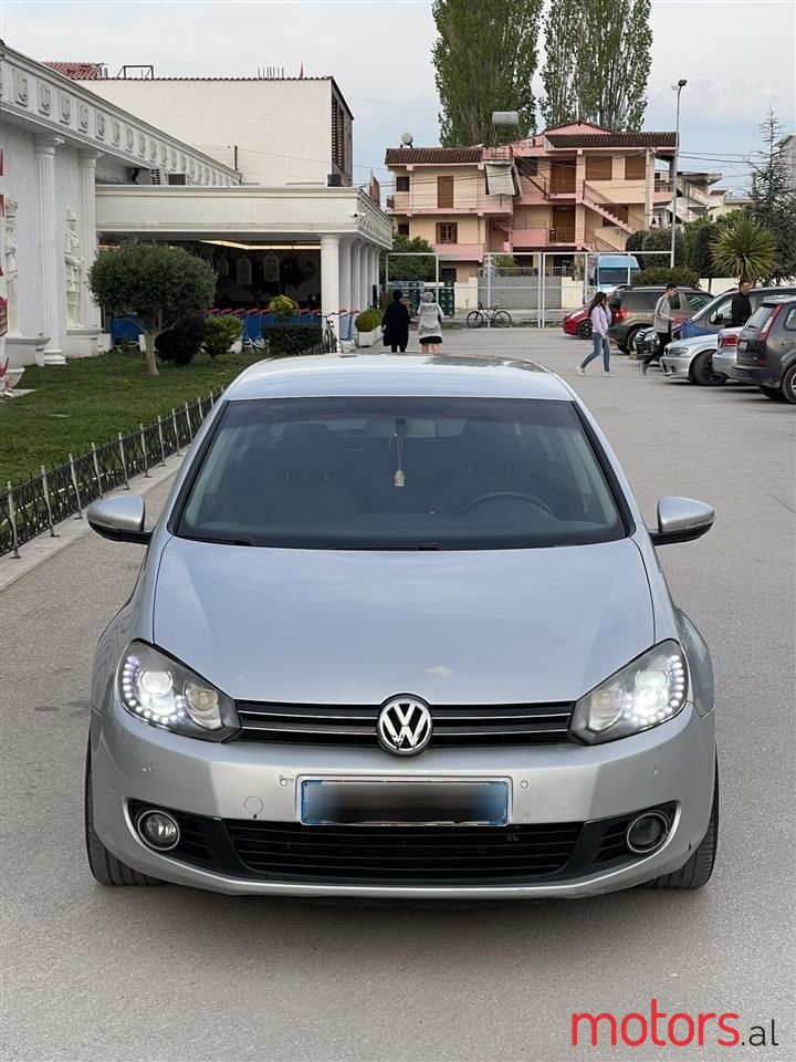 2010' Volkswagen Golf photo #2