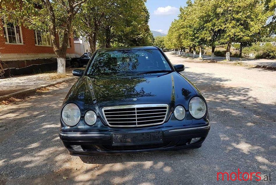 2001' Mercedes-Benz 270 photo #2