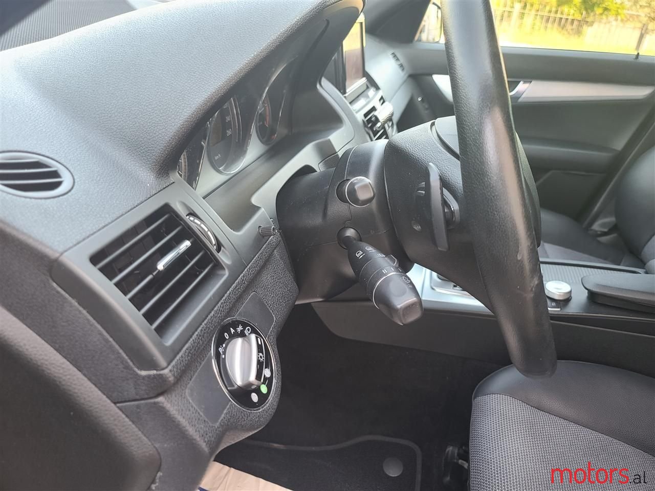 2009' Mercedes-Benz 220 photo #3