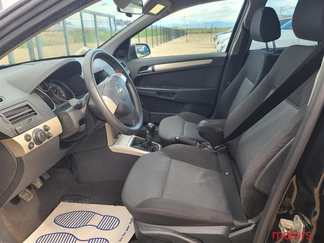 2008' Opel Astra photo #3