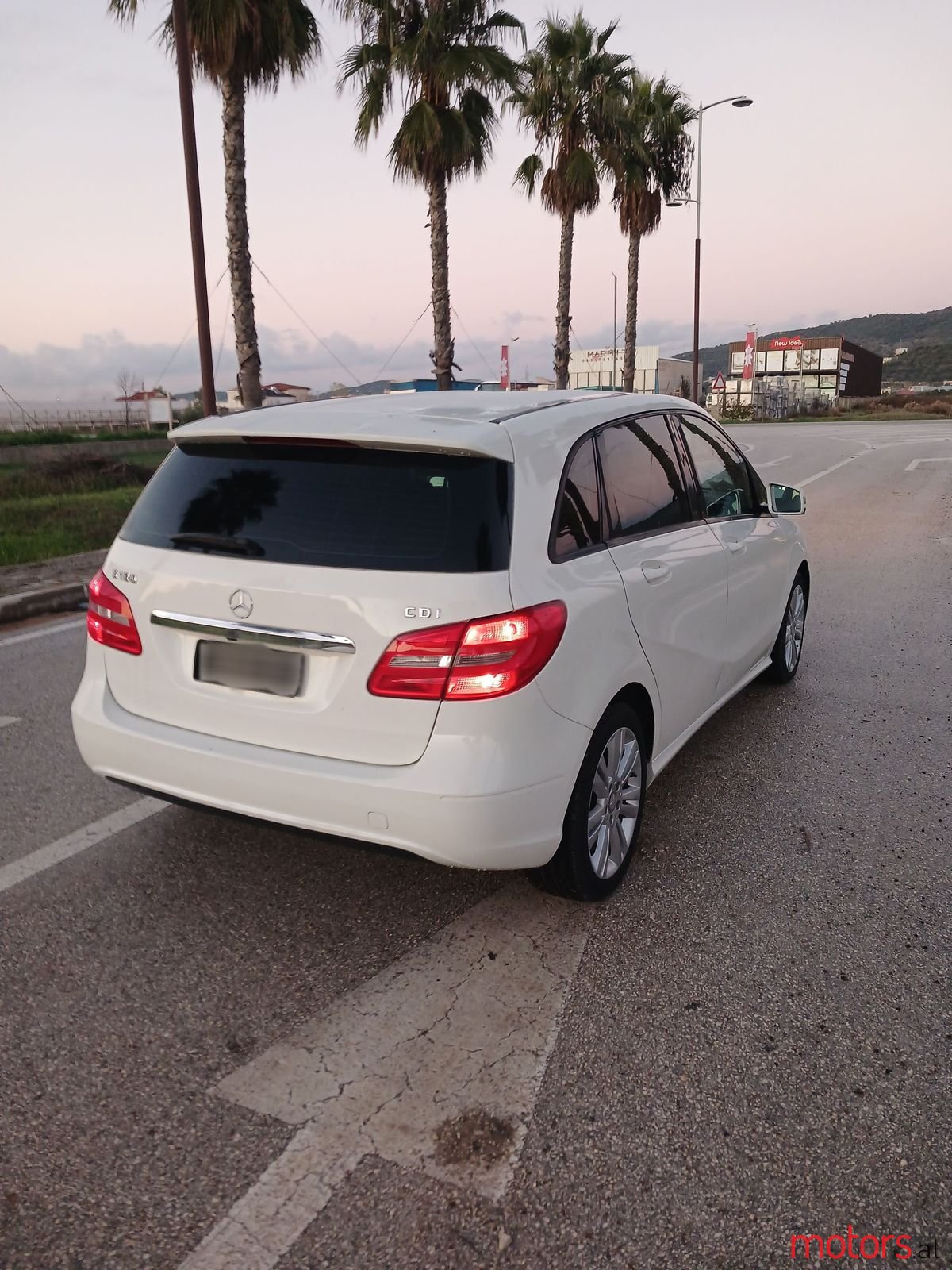 2013' Mercedes-Benz B 180 photo #5