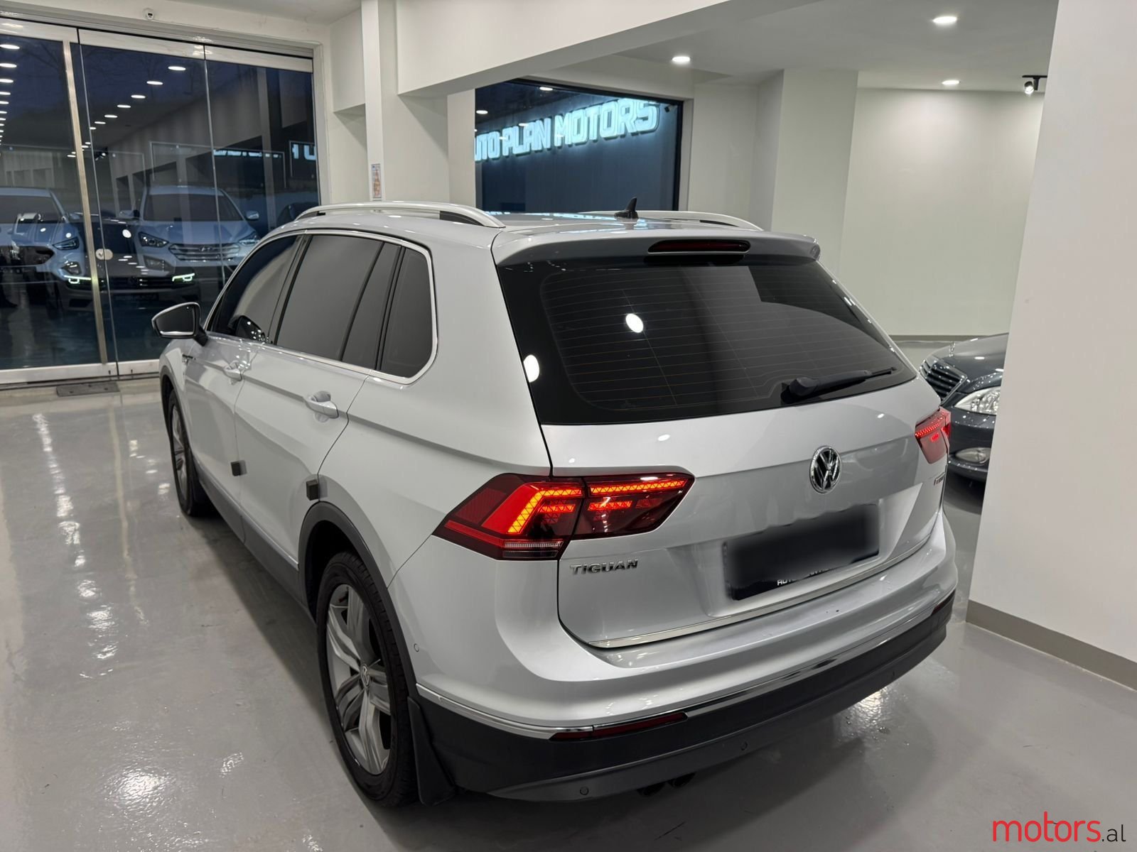 2018' Volkswagen Tiguan photo #4