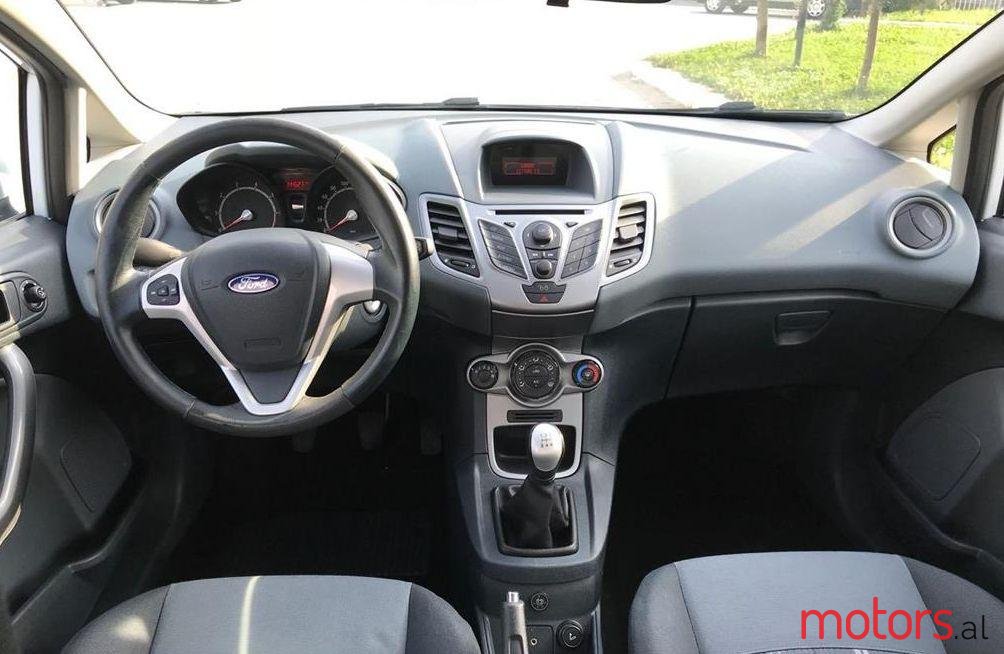 2009' Ford Fiesta photo #2