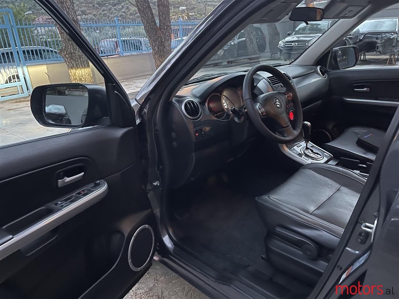 2011' Suzuki Grand Vitara photo #5