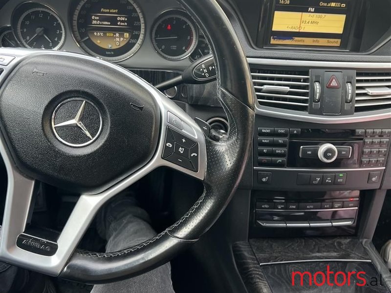2012' Mercedes-Benz E 220 photo #3