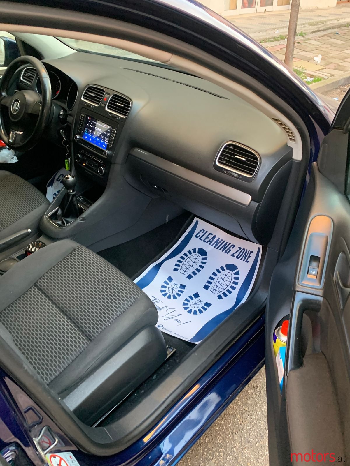 2009' Volkswagen Golf photo #5