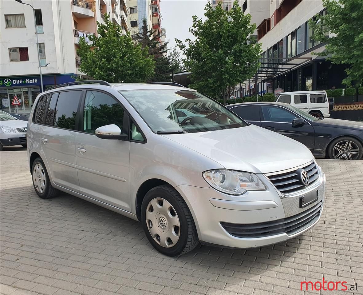 2010' Volkswagen Touran photo #1
