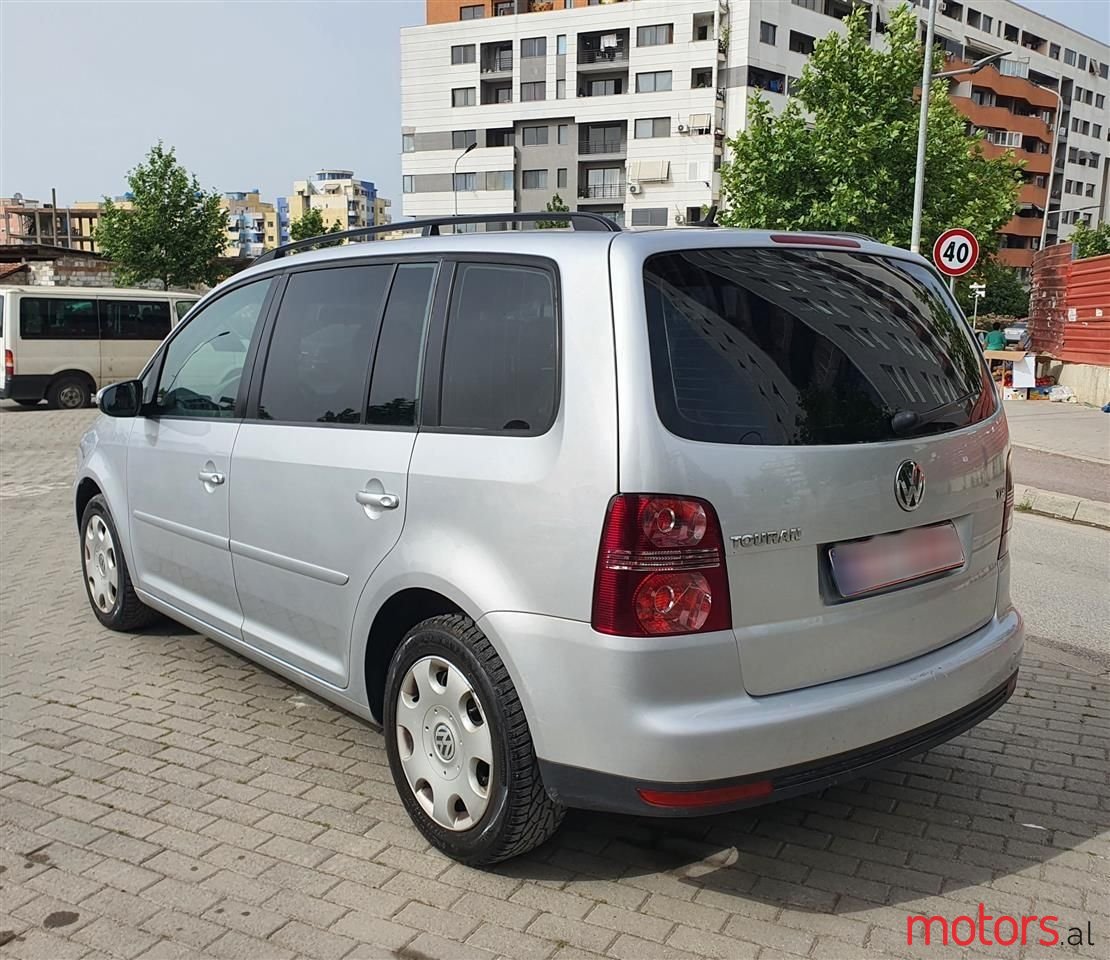 2010' Volkswagen Touran photo #4