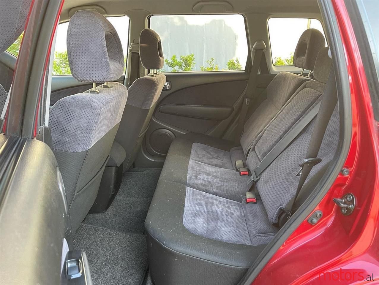 2004' Mitsubishi Outlander photo #3