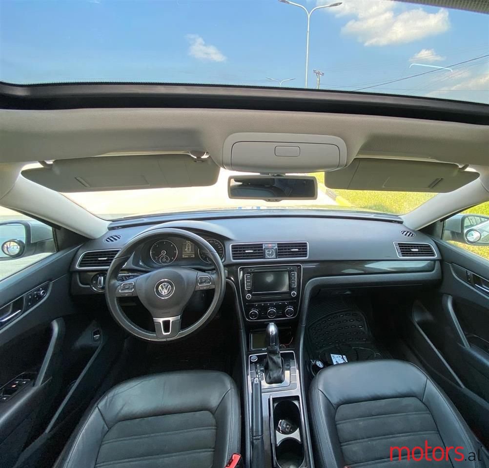 2013' Volkswagen Passat photo #5