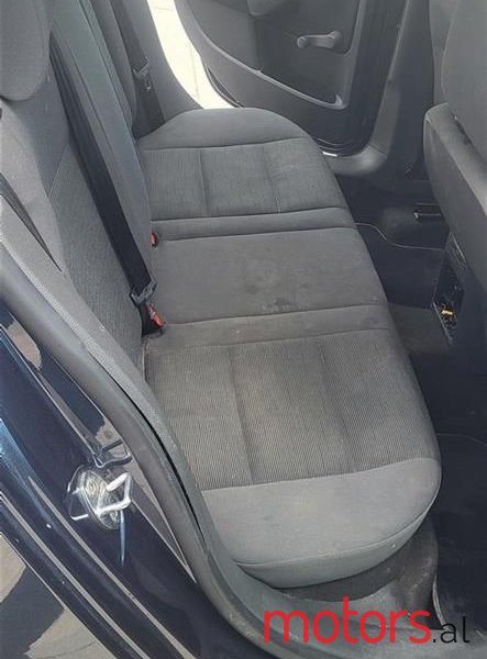 2005' Volkswagen Golf photo #3