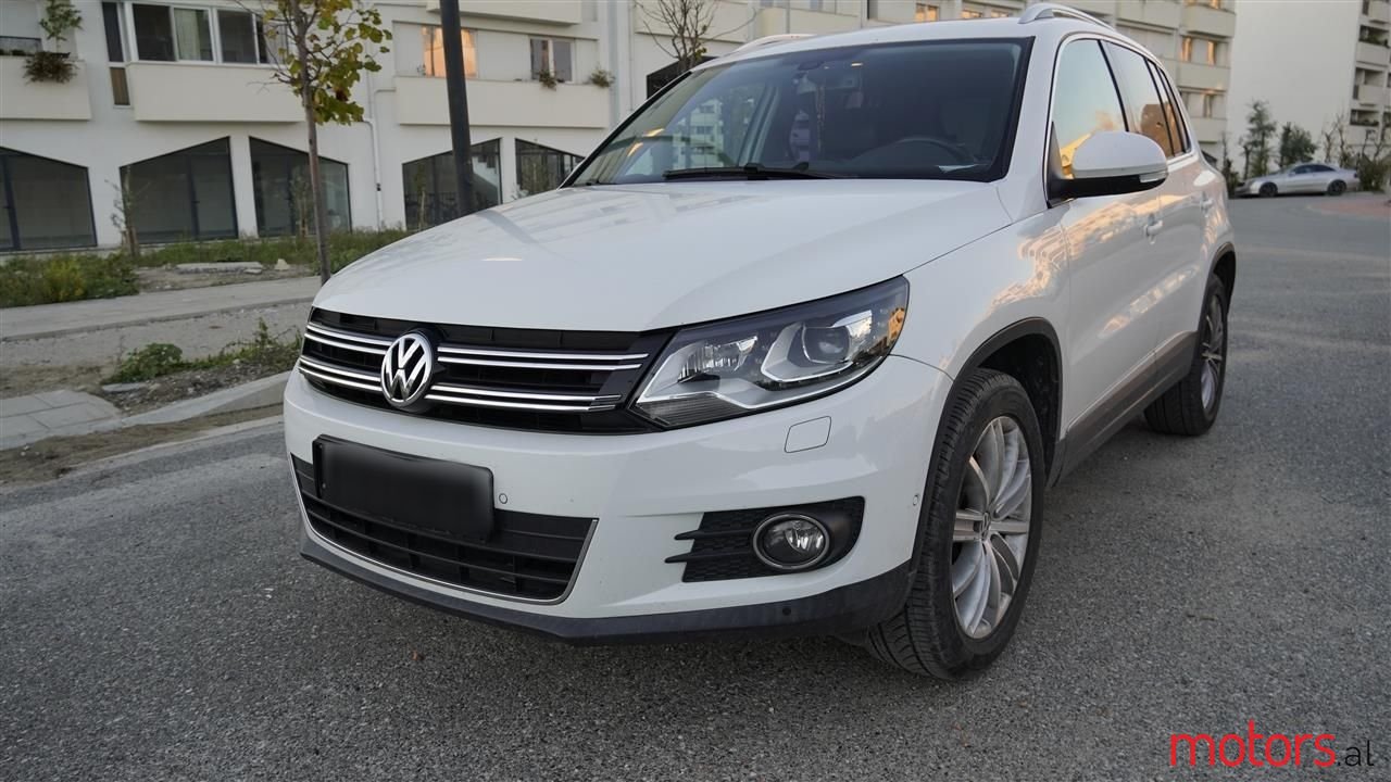 2012' Volkswagen Tiguan photo #1