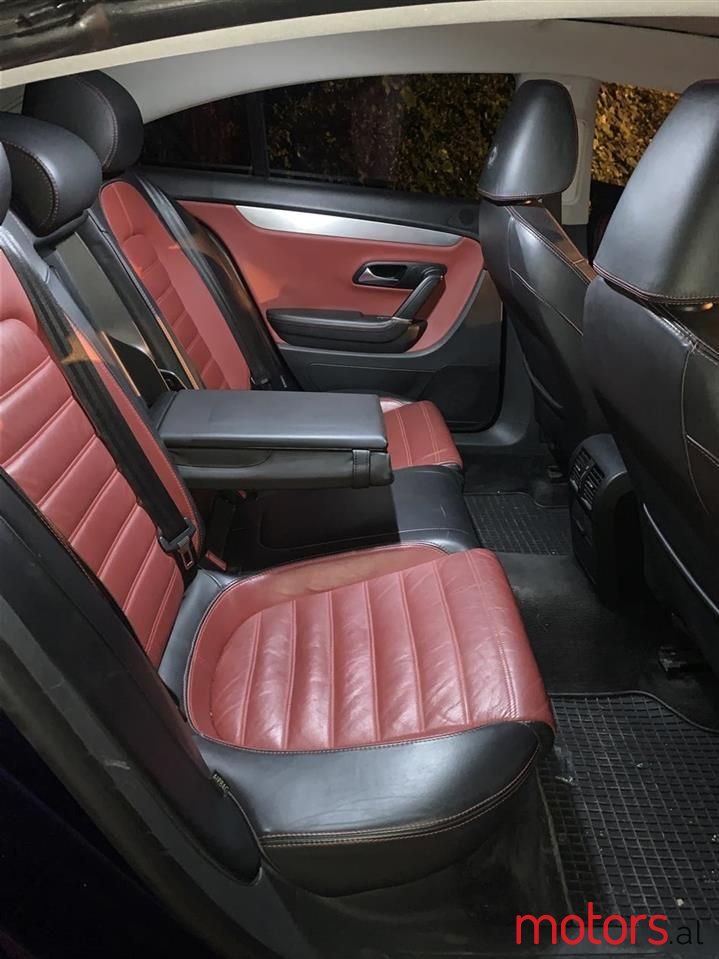 2010' Volkswagen Passat photo #4