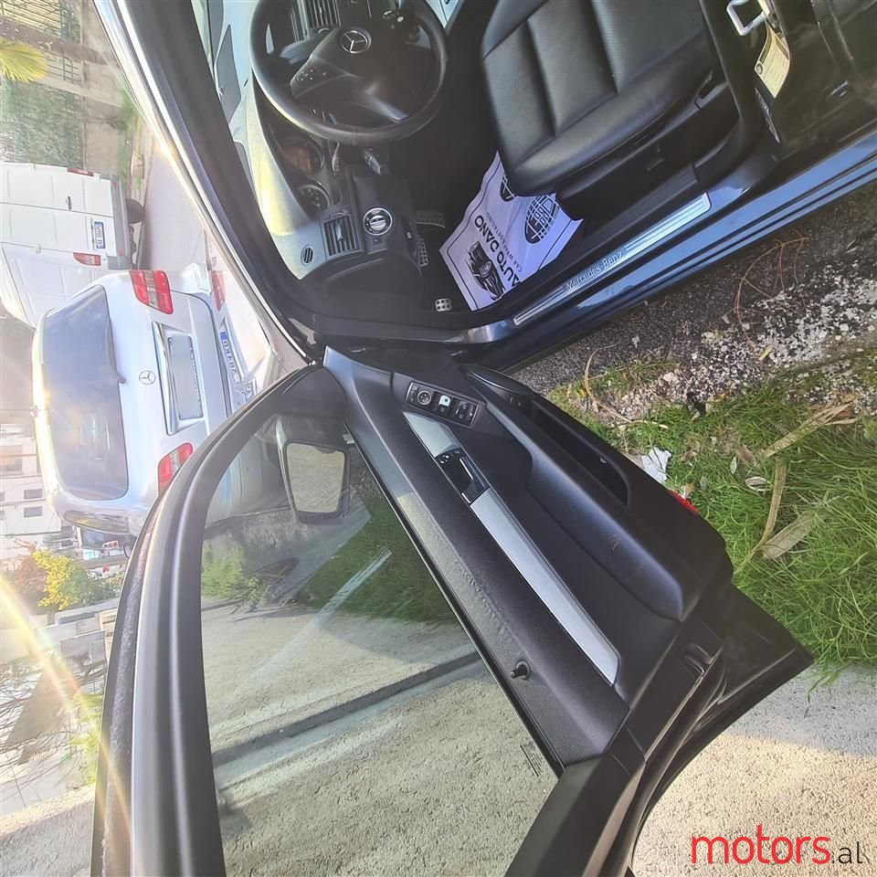 2011' Mercedes-Benz C 300 photo #6