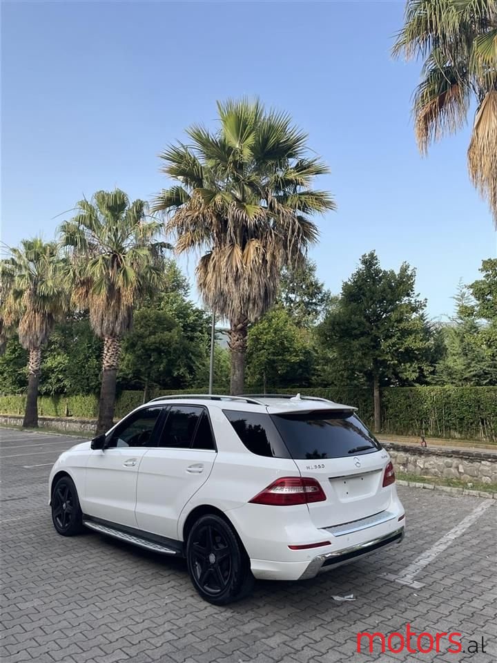 2015' Mercedes-Benz 350 photo #2