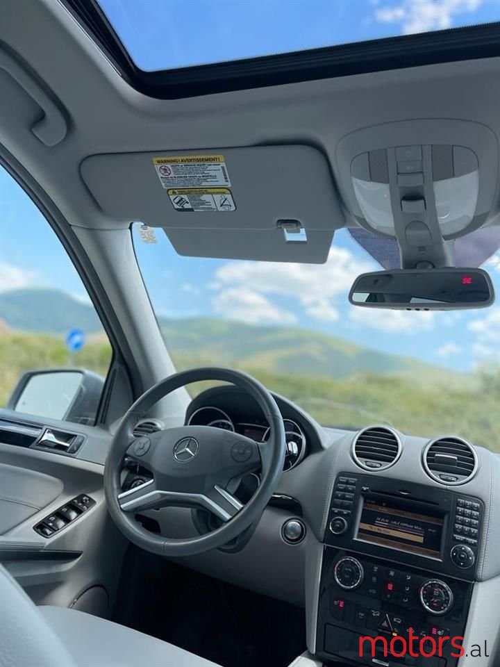 2011' Mercedes-Benz GL 350 photo #4