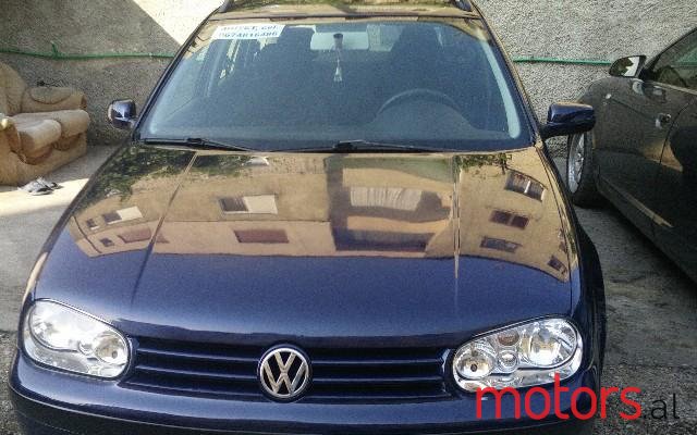 2002' Volkswagen Golf photo #1