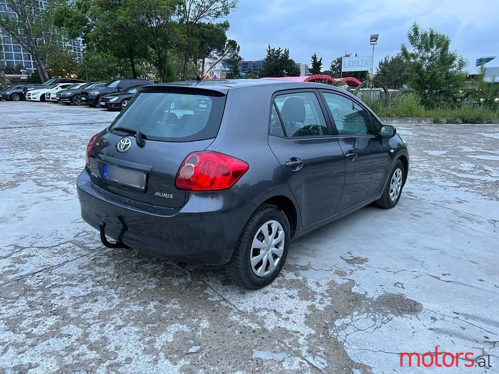2008' Toyota Auris photo #2