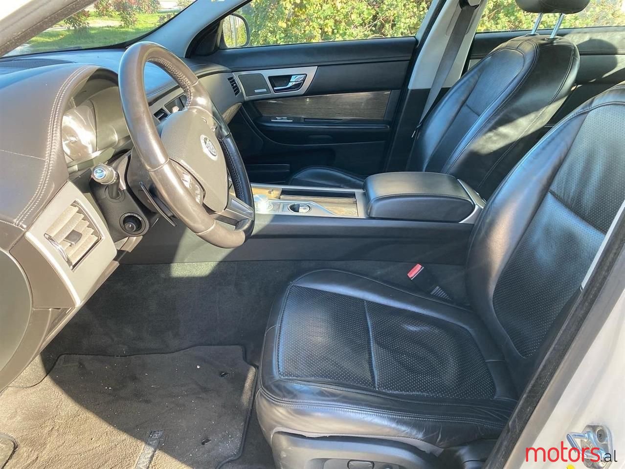 2008' Jaguar XF photo #2