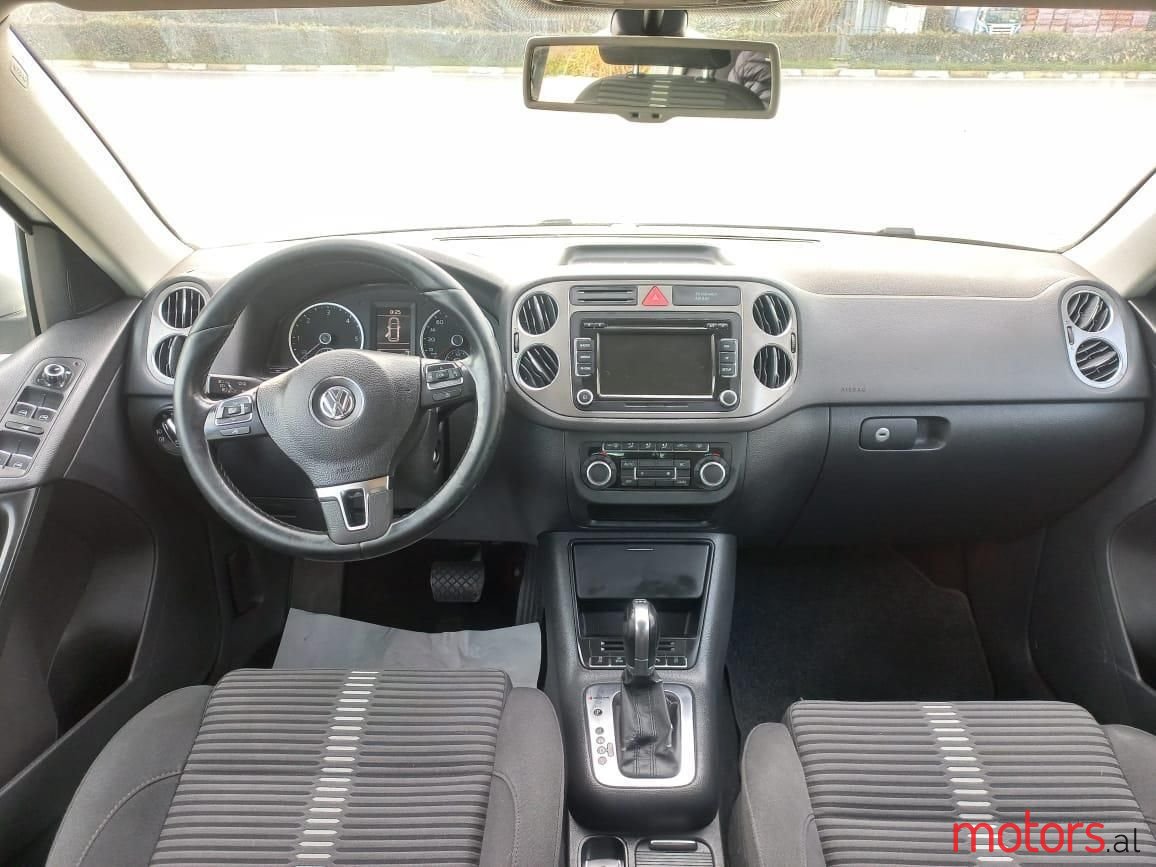2010' Volkswagen Tiguan photo #2