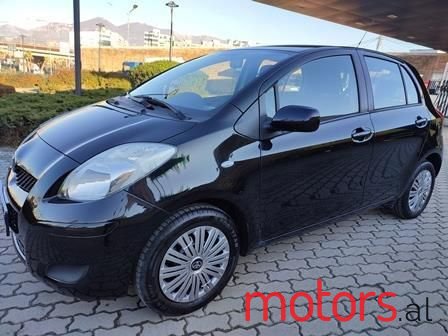 2011' Toyota Yaris photo #3