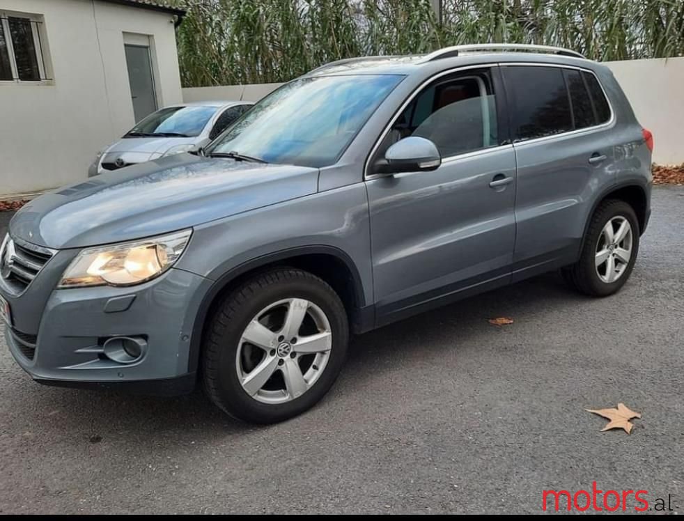 2010' Volkswagen Tiguan photo #1