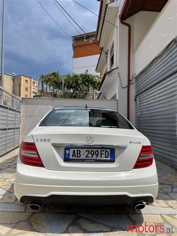 2012' Mercedes-Benz C 250 photo #3