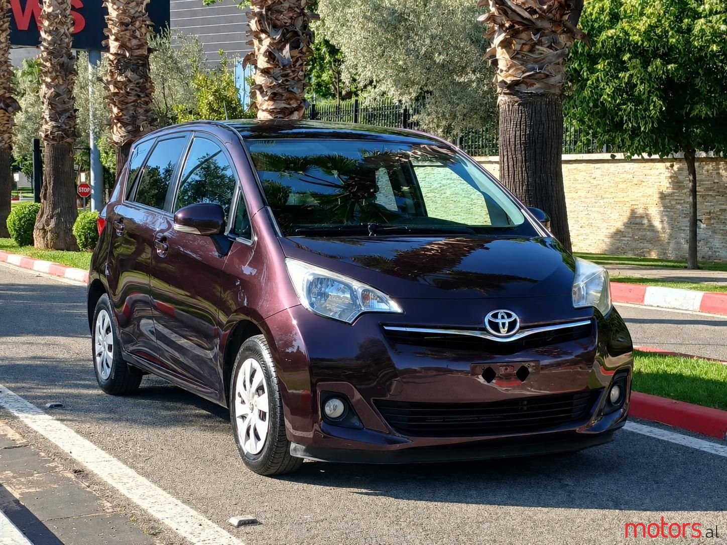 2011' Toyota Verso-S photo #5