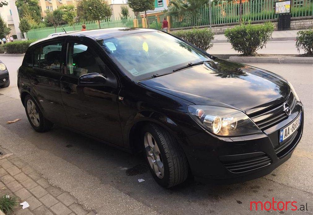 2005' Opel Astra photo #1