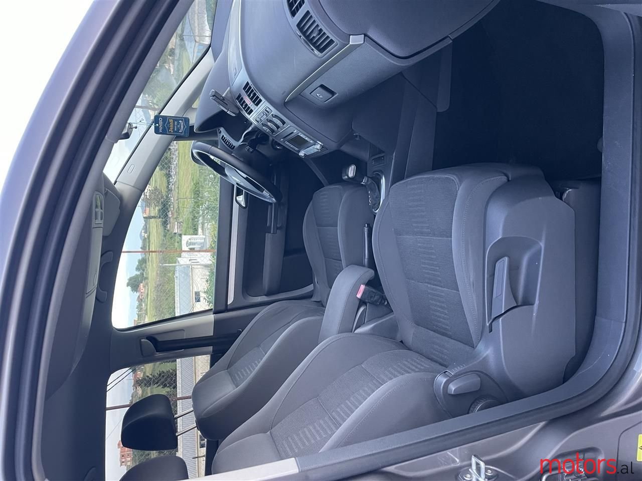 2007' Volkswagen Touran photo #5