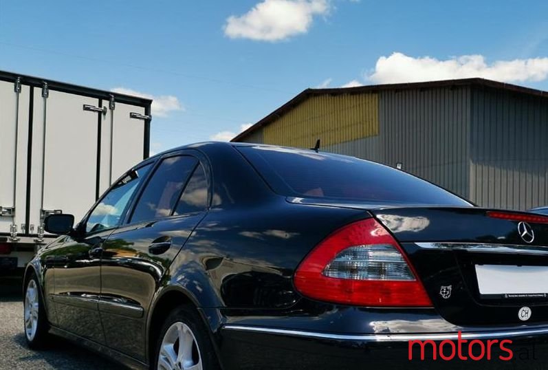 2008' Mercedes-Benz E 200 photo #1