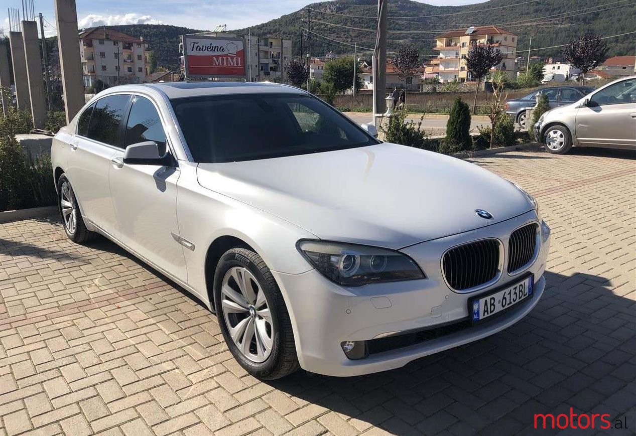 2012' BMW 730 photo #1